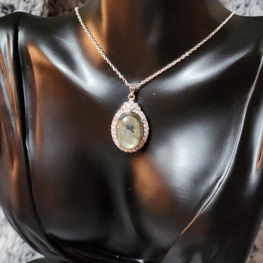 Large Labradorite Elegant Necklace